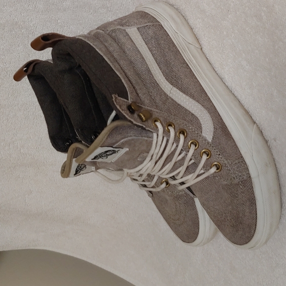 Vans Off The Wall Other - Vans Off The Wall hightop shoes. mn. sz.6.5.  wm. sz.8